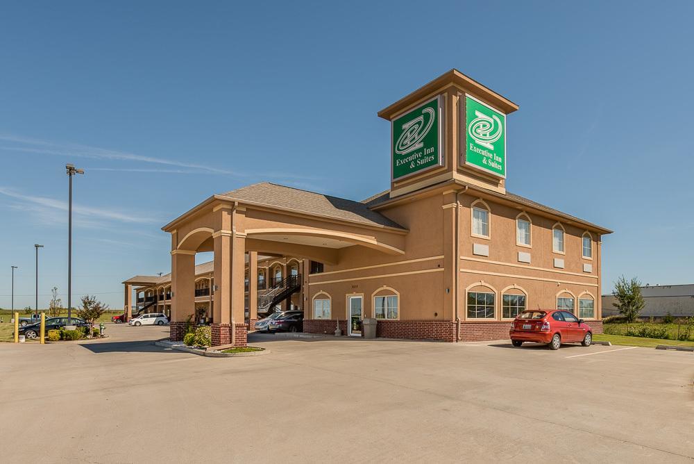 Executive Inn & Suites Cushing Екстериор снимка