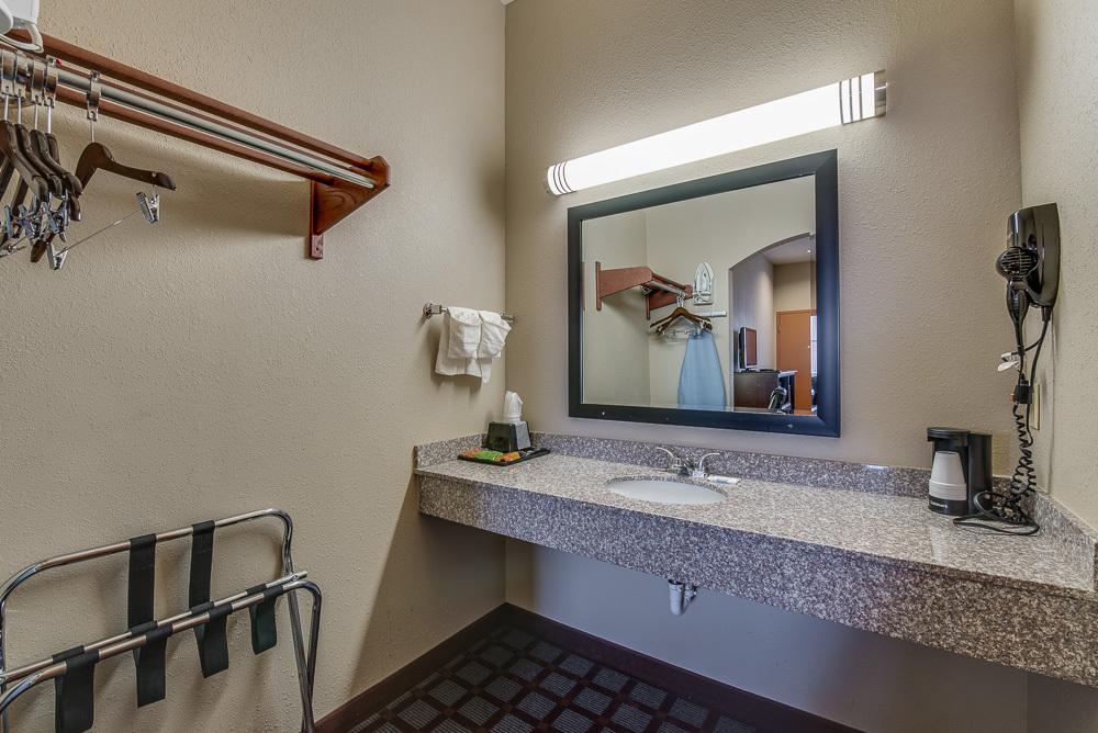 Executive Inn & Suites Cushing Екстериор снимка