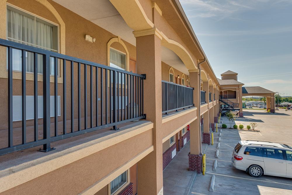 Executive Inn & Suites Cushing Екстериор снимка