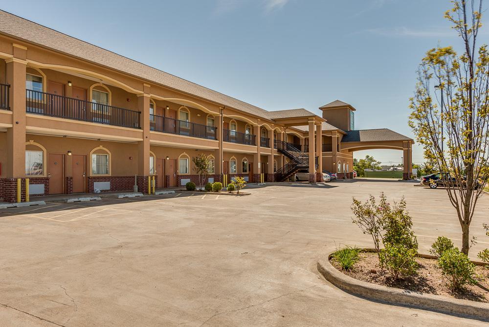Executive Inn & Suites Cushing Екстериор снимка