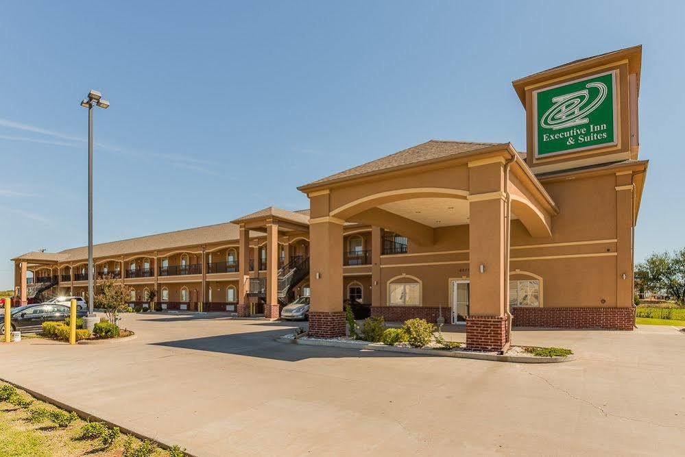 Executive Inn & Suites Cushing Екстериор снимка